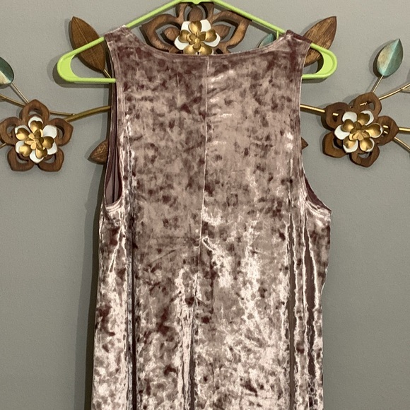 Forever 21 Light Pink Velvet Sleeveless Dress Size Medium - Picture 6 of 7